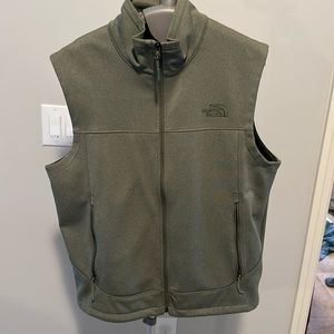 Men’s North Face Vest -M